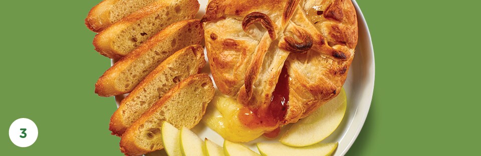 Baked Brie en Croute with Mango Chutney