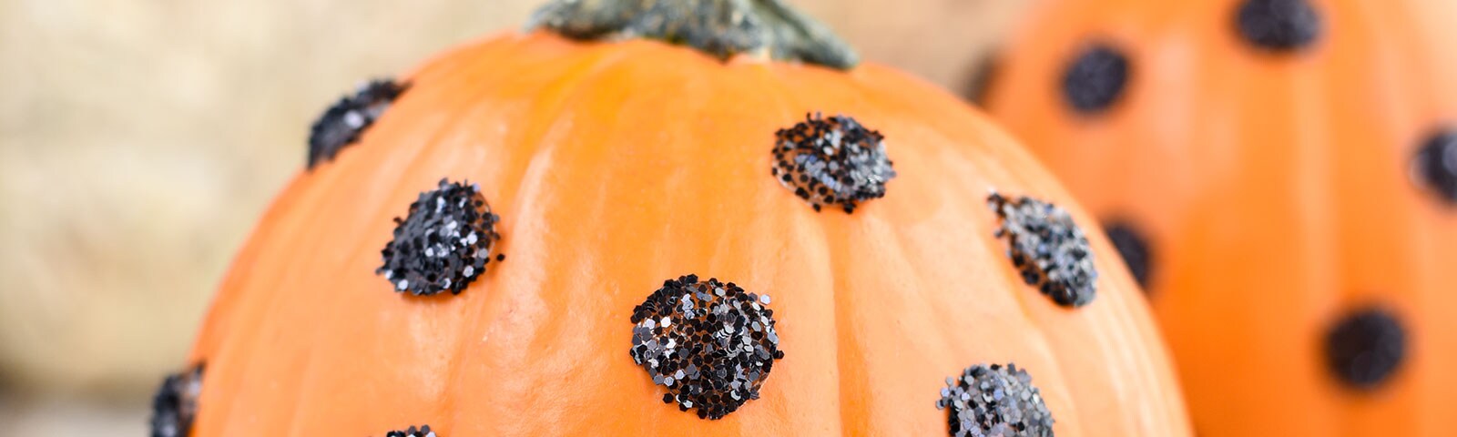 Pumpkins decorated with DIY black glitter polka dots Pumpkins decorated with DIY black glitter polka dots
